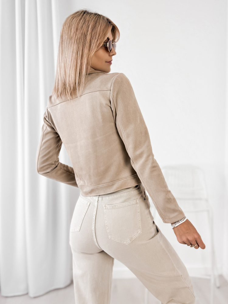 JAKA CELIA BĒŠA