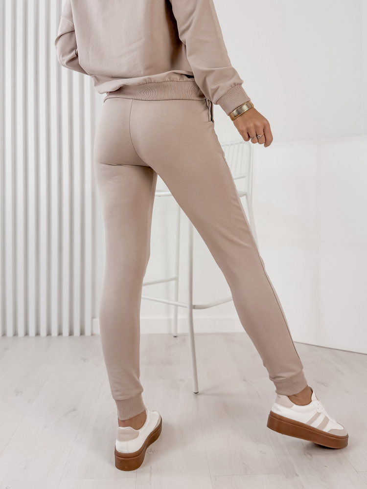 SZETT RENDEZTE TAMINA BÉZS